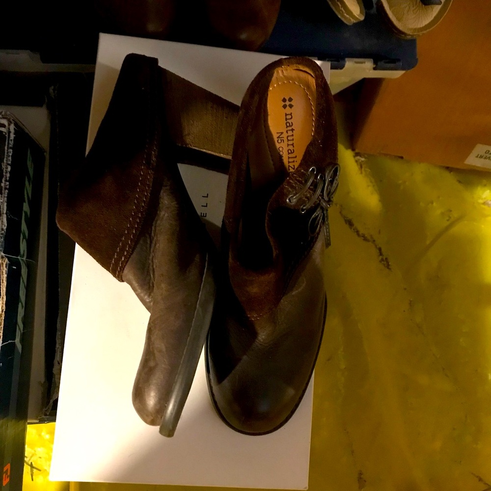 Leather naturalizer clog shoes
